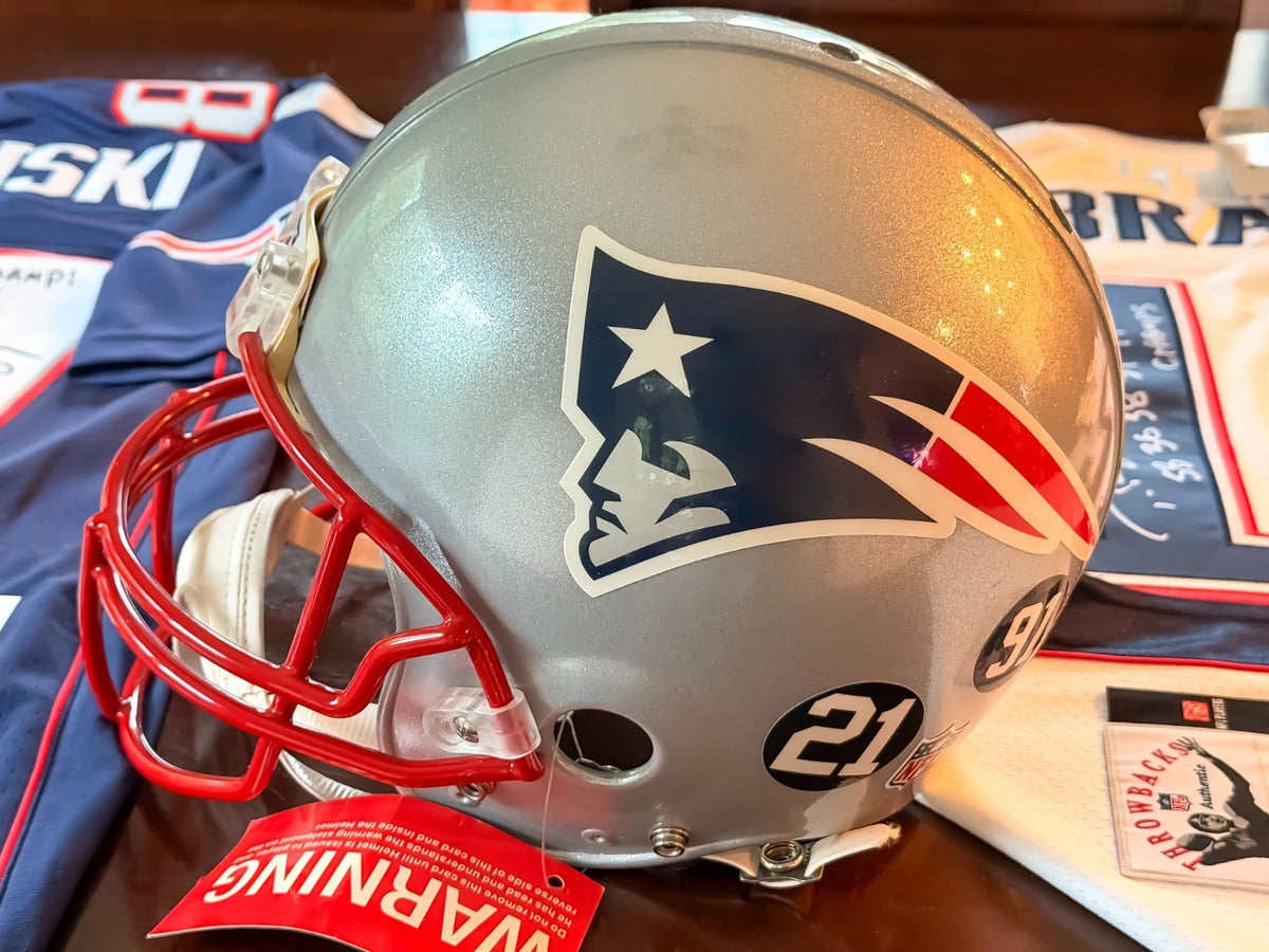 Tom Brady & Rob Gronkowski — Signed Super Bowl inscription jerseys