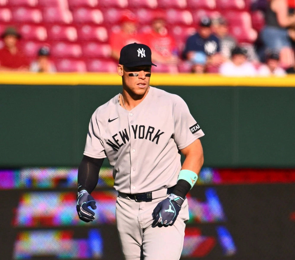 Aaron Judge — Signed game-used batting glove · 2B / RBI