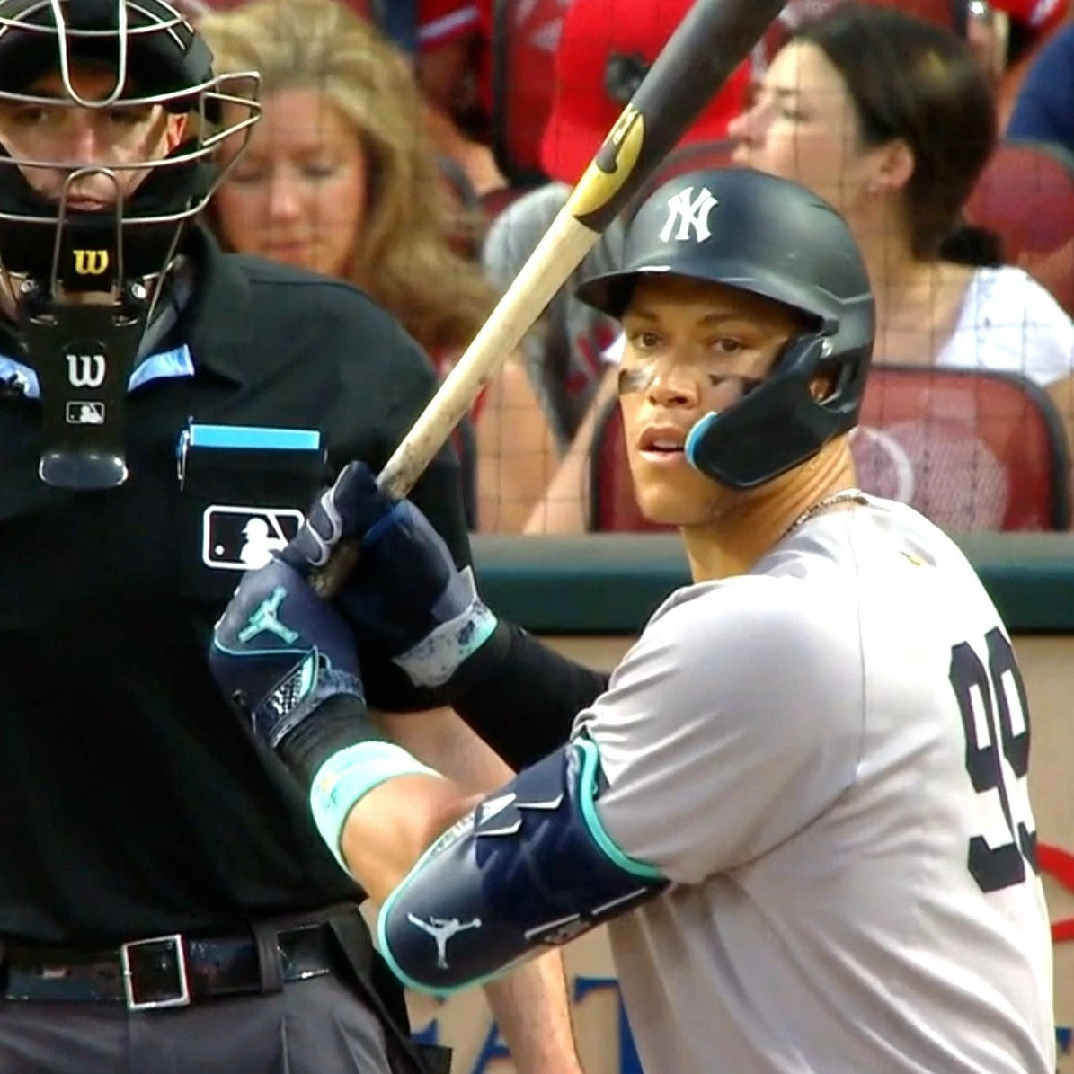 Aaron Judge — Signed game-used batting glove · 2B / RBI