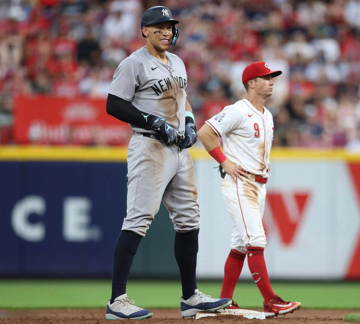 Aaron Judge — Signed game-used batting glove · 2B / RBI