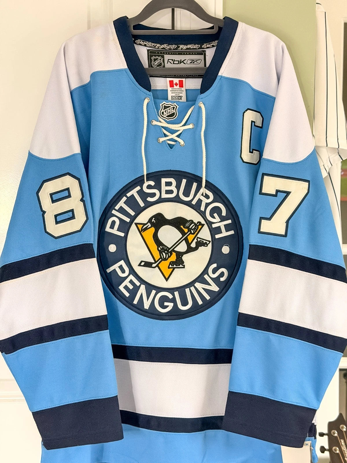 Sidney Crosby — Signed blue Reebok Penguins #87 jersey