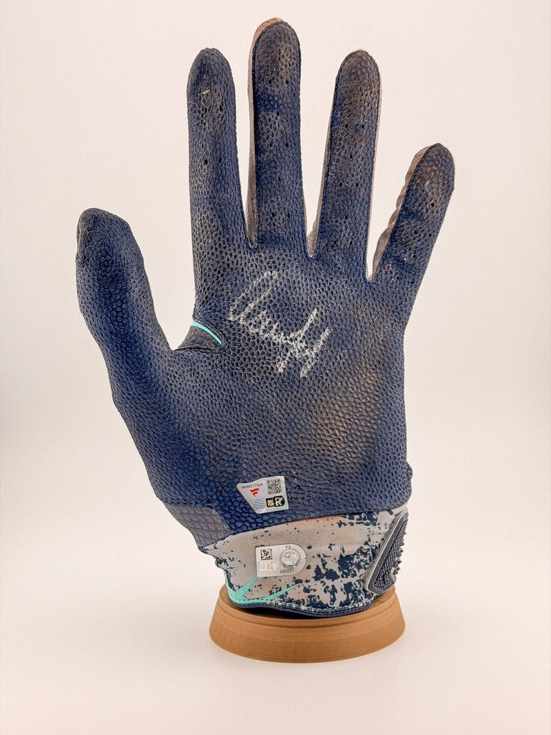 Aaron Judge — Signed game-used batting glove · 2B / RBI